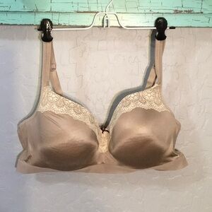 Cacique 44C lightly lined balconette underwire bra